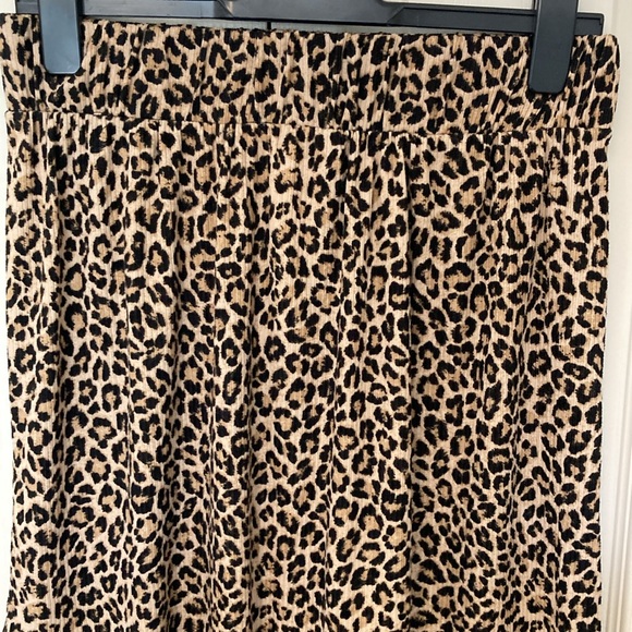 EUC Jackson Rowe Purr Print midi skirt. Leopard print. Size Large. - Picture 5 of 8